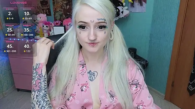 Snapshot of Manuela_unicorn chatting on June 17, 9:05 pm Manuela unicorn online show from June 17, 9:05 pm