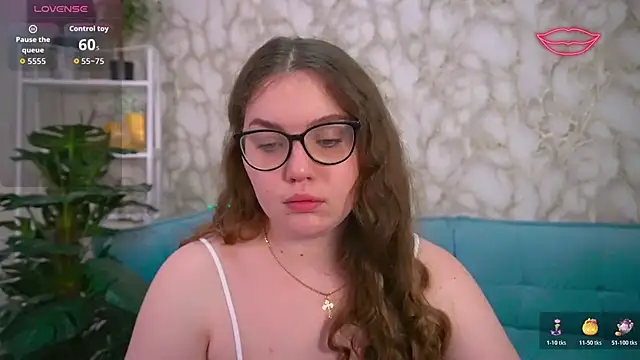 LuxSopphia online show from November 3, 8:10 pm