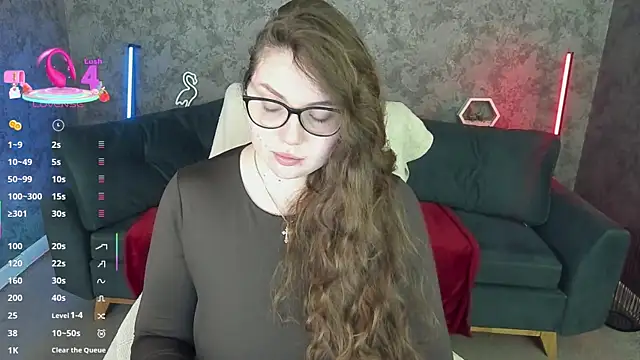 Snapshot of LuxSopphia chatting on April 20, 7:04 pm LuxSopphia online show from April 20, 7:04 pm