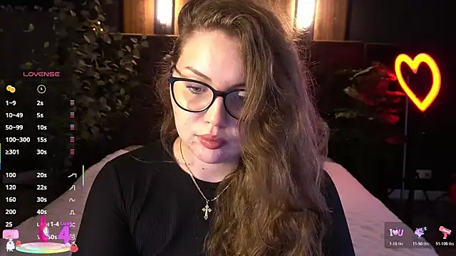 Snapshot of LuxSopphia chatting on June 14, 12:40 pm LuxSopphia online show from June 14, 12:40 pm