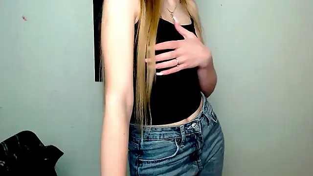 Snapshot of Doll_Angelina chatting on May 20, 6:08 am Doll Angelina online show from May 20, 6:08 am