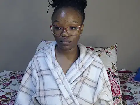 YummyMelanin117 online show from March 23, 3:54 am