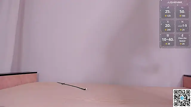 emmelieflorence online show from October 25, 6:24 pm