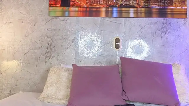 zaraquiinn online show from April 8, 2:28 pm