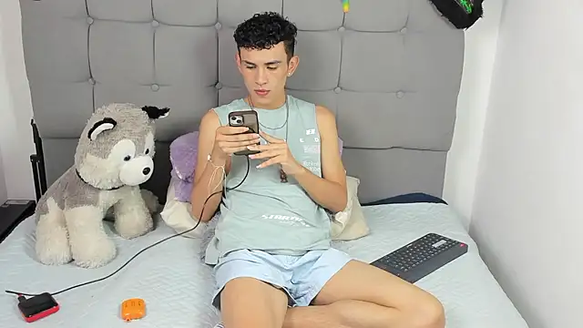 Snapshot of jeims_hotboy chatting on January 8, 2:36 am jeims hotboy online show from January 8, 2:36 am