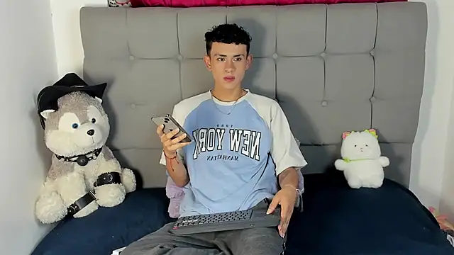 jeims hotboy online show from June 24, 4:44 am