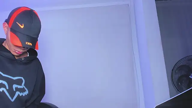 candyandmarilyn online show from November 15, 3:59 am