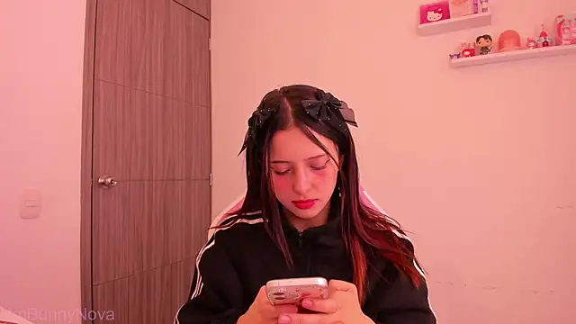 Snapshot of ImBunnyNova chatting on June 15, 4:31 pm ImBunnyNova online show from June 15, 4:31 pm