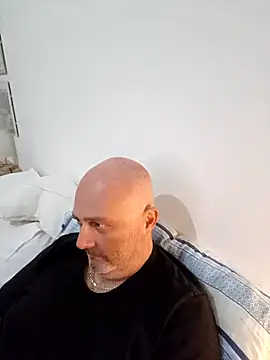 Alexis Bull online show from November 15, 4:03 pm