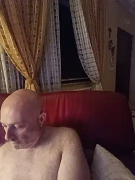 Alexis Bull online show from July 9, 11:20 pm