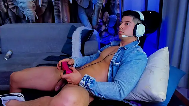 Lukas Green online show from November 12, 8:37 am