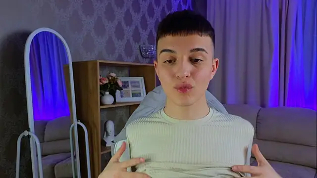 Snapshot of claus_boy chatting on March 20, 8:08 pm claus boy online show from March 20, 8:08 pm