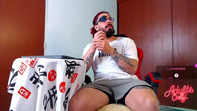 Snapshot of pirata_fitness chatting on January 17, 1:05 pm pirata fitness online show from January 17, 1:05 pm