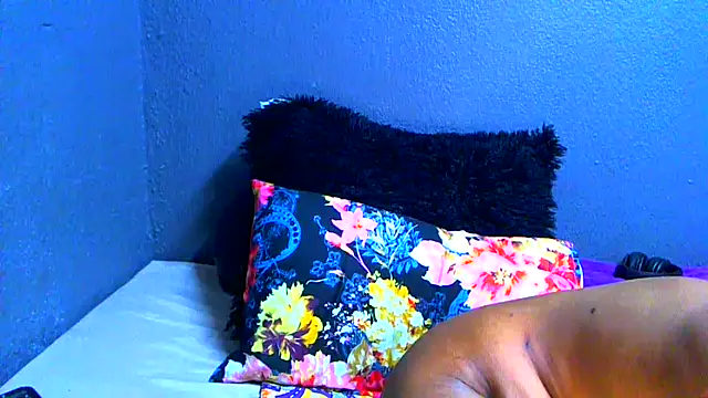 Snapshot of SMALLBOOBSXX chatting on June 19, 5:12 am SMALLBOOBSXX online show from June 19, 5:12 am