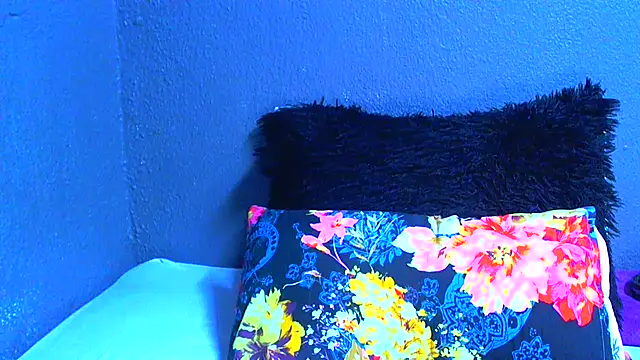 Snapshot of SMALLBOOBSXX chatting on July 4, 5:13 am SMALLBOOBSXX online show from July 4, 5:13 am