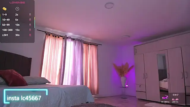 Snapshot of emily_bennett chatting on June 2, 8:44 pm emily bennett online show from June 2, 8:44 pm