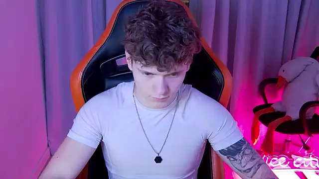 DanyDavis online show from April 12, 4:45 pm