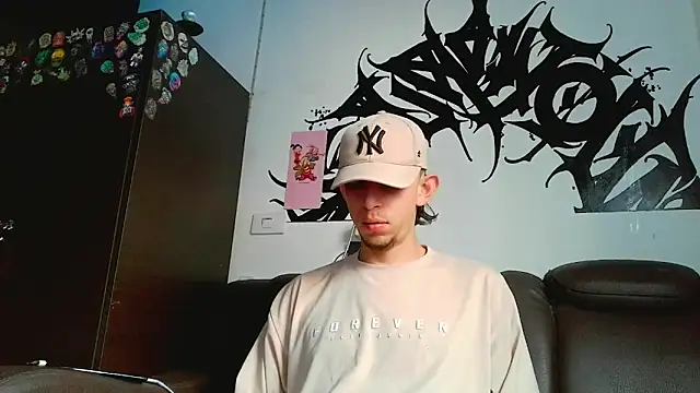 Snapshot of Chris__Jones chatting on June 17, 11:45 am Chris Jones online show from June 17, 11:45 am