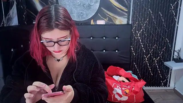 Snapshot of Cerecitaa02_ chatting on May 4, 11:34 pm Cerecitaa02 online show from May 4, 11:34 pm