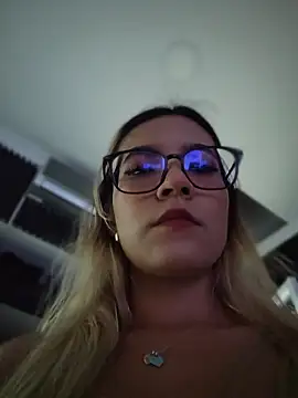 Pretty roxxyy online show from April 3, 11:19 am