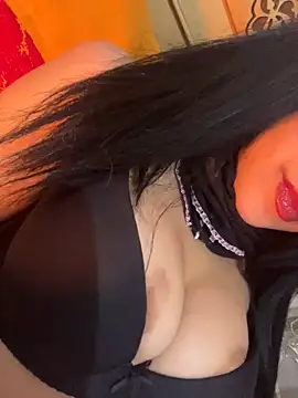 Snapshot of QueenLujaine chatting on April 18, 9:26 pm QueenLujaine online show from April 18, 9:26 pm