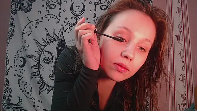 Snapshot of Thighswithspikes chatting on September 18, 8:05 am Thighswithspikes online show from September 18, 8:05 am