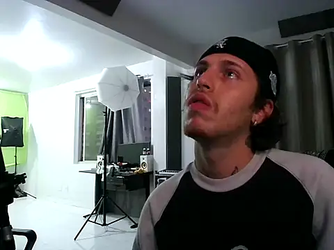 Snapshot of bigrosa21cm chatting on October 28, 9:39 pm bigrosa21cm online show from October 28, 9:39 pm