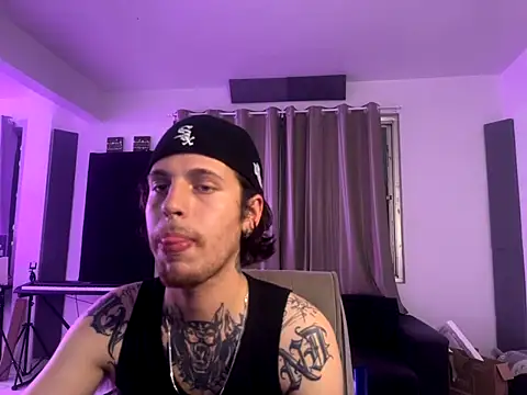 Snapshot of bigrosa21cm chatting on November 7, 10:10 pm bigrosa21cm online show from November 7, 10:10 pm