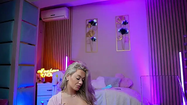 SabrinaJade online show from February 10, 5:33 am