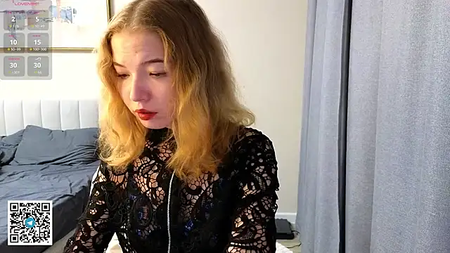 Snapshot of EmilyLuv chatting on November 10, 6:07 pm EmilyLuv online show from November 10, 6:07 pm