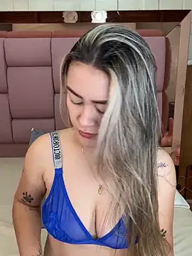 sophiaarenas online show from February 12, 12:11 pm