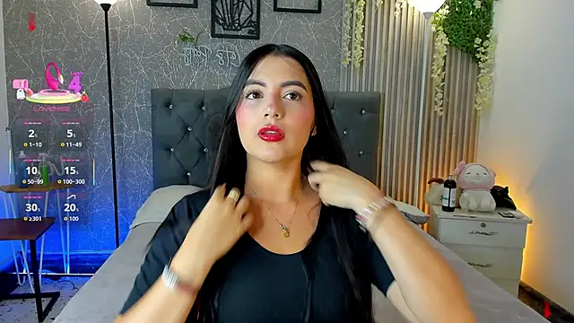 mialeia01 online show from February 6, 8:12 pm