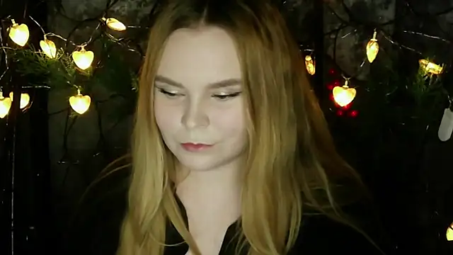 Snapshot of blushing_star chatting on February 12, 4:02 pm blushing star online show from February 12, 4:02 pm