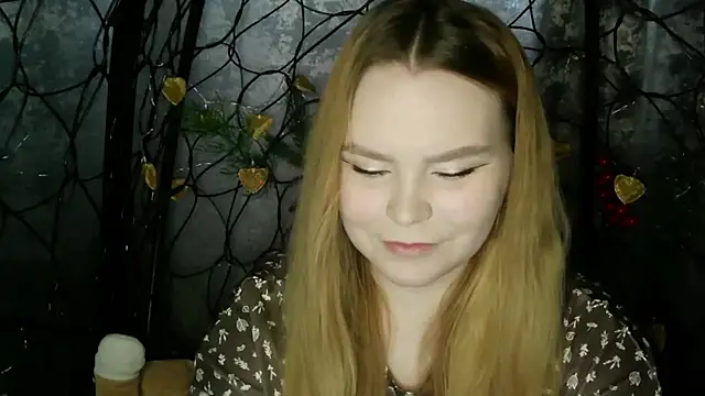 Snapshot of blushing_star chatting on March 4, 7:47 am blushing star online show from March 4, 7:47 am