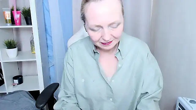 Karen Villis online show from February 5, 9:47 am