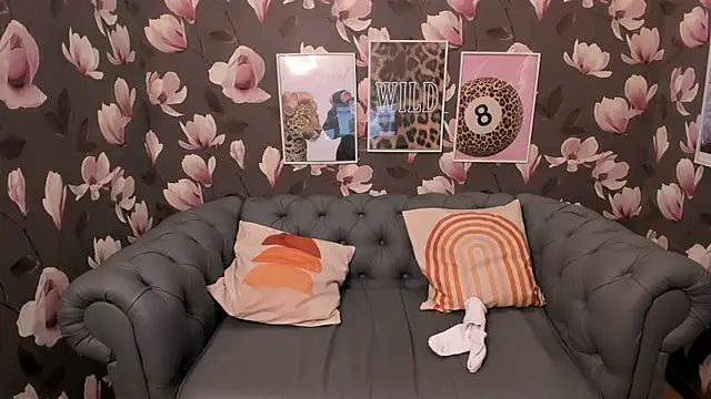 Karen Villis online show from April 13, 12:10 pm