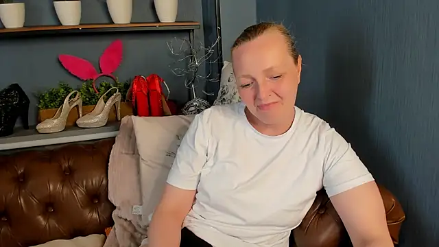 Snapshot of Karen_Villis chatting on June 21, 10:18 am Karen Villis online show from June 21, 10:18 am