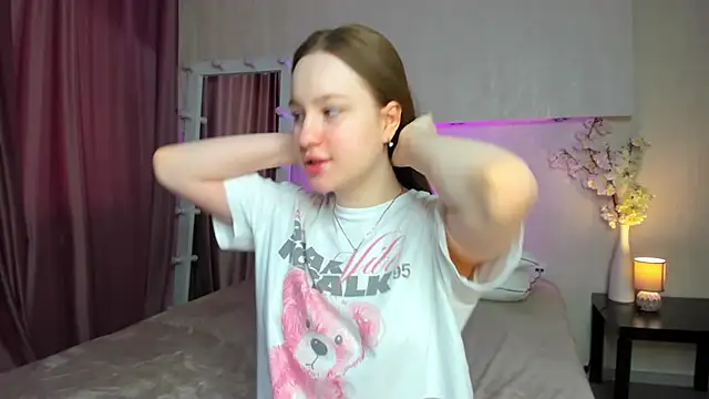 Candy Cansew online show from April 12, 1:10 am