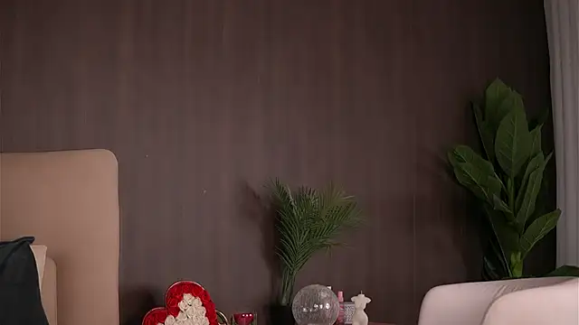 Snapshot of ChloeDevine chatting on February 20, 5:15 am ChloeDevine online show from February 20, 5:15 am