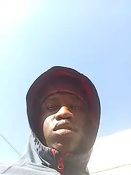 Snapshot of Thenaughtyboy360 chatting on July 6, 8:33 am Thenaughtyboy360 online show from July 6, 8:33 am