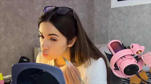 Snapshot of CupSizeGirl chatting on March 25, 6:41 am CupSizeGirl online show from March 25, 6:41 am