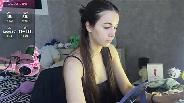 Snapshot of CupSizeGirl chatting on April 27, 9:51 am CupSizeGirl online show from April 27, 9:51 am