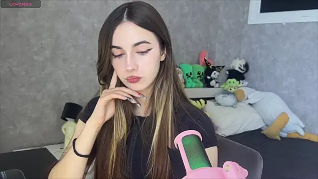 Snapshot of CupSizeGirl chatting on May 12, 8:55 am CupSizeGirl online show from May 12, 8:55 am