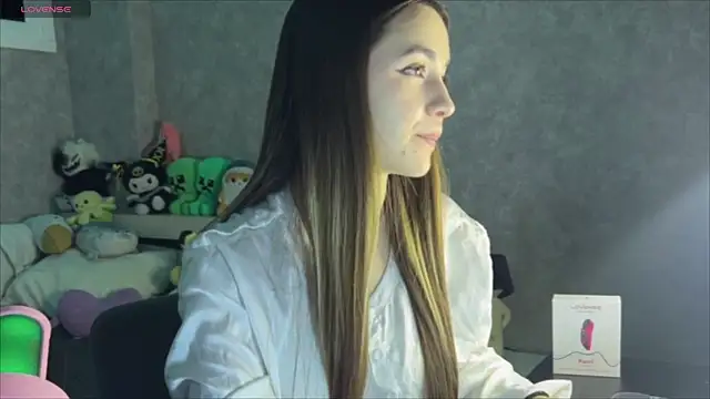 Snapshot of CupSizeGirl chatting on May 13, 1:19 pm CupSizeGirl online show from May 13, 1:19 pm
