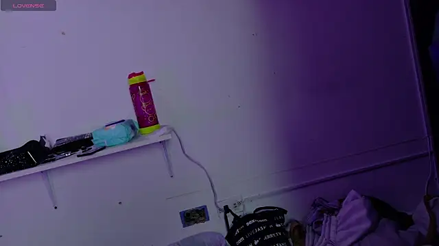 Snapshot of Alicee_stone_ chatting on October 14, 2:51 pm Alicee stone  online show from October 14, 2:51 pm