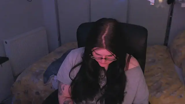 Snapshot of GothSuccubusBabe chatting on May 2, 11:10 pm GothSuccubusBabe online show from May 2, 11:10 pm