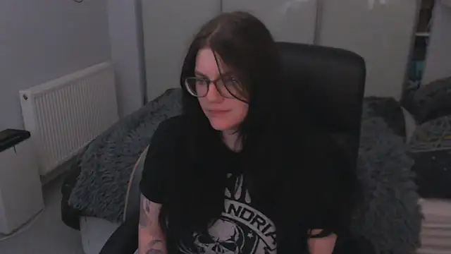 Snapshot of GothSuccubusBabe chatting on June 3, 10:59 pm GothSuccubusBabe online show from June 3, 10:59 pm