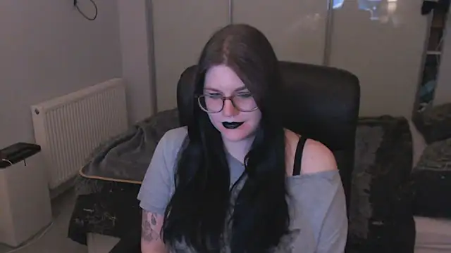 Snapshot of GothSuccubusBabe chatting on June 10, 1:06 am GothSuccubusBabe online show from June 10, 1:06 am
