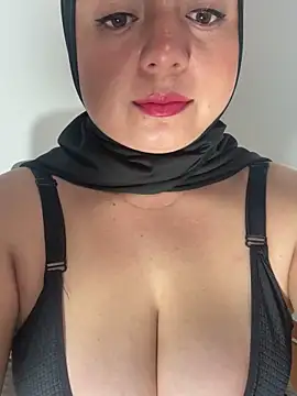 bluum online show from February 22, 6:06 pm