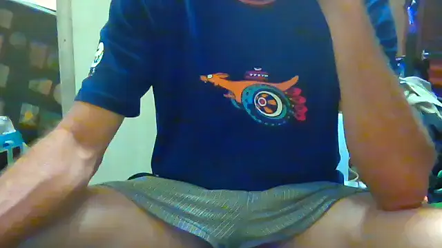 Snapshot of Lovyourpuss chatting on April 16, 5:47 pm Lovyourpuss online show from April 16, 5:47 pm